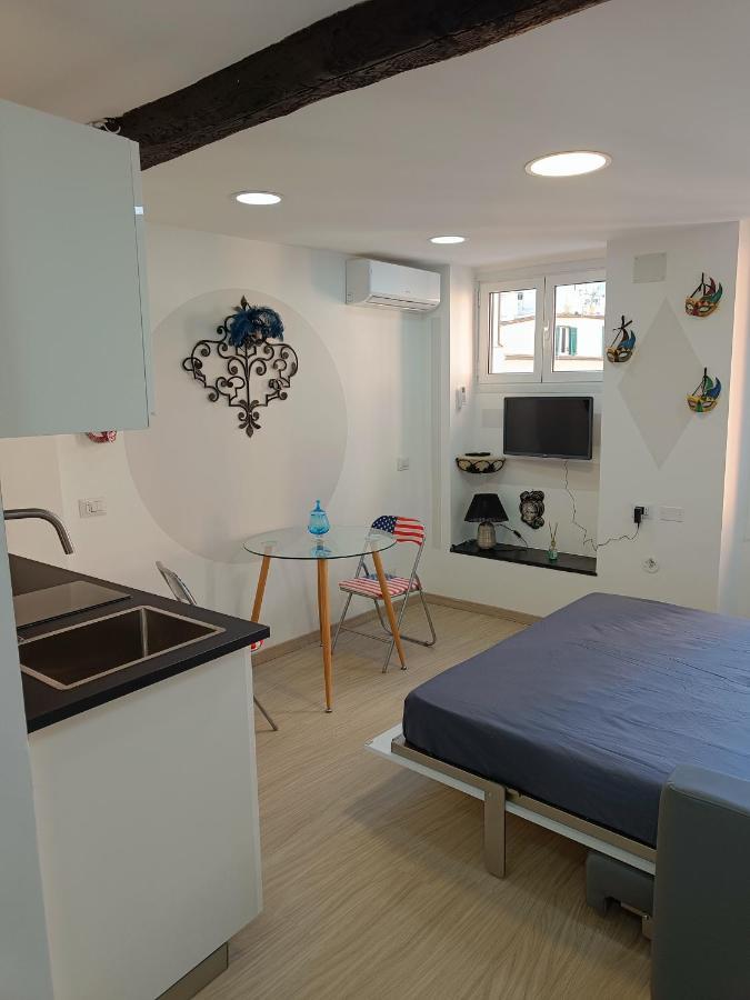 Le Maschere Di Palazzo Rosso. Apartment Genoa Exterior photo